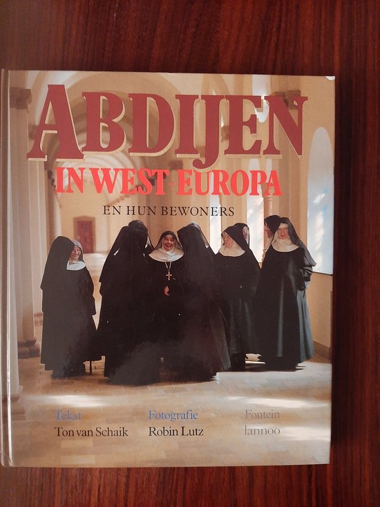 9789026105692 Abdijen in EestEuropa en hun bewoners
