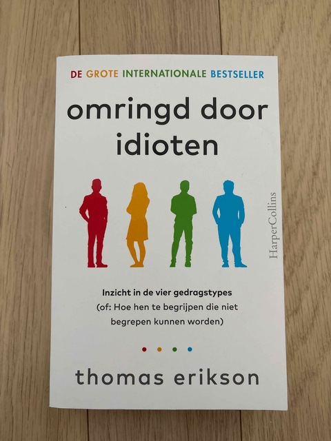 9789402710236-Omringd-door-idioten