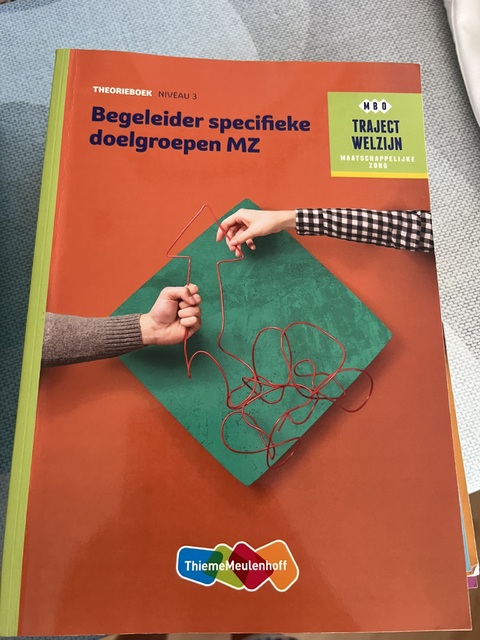 9789006858969-Begeleider-specifieke-doelgroepen-MZ-Niveau-3-Theorieboek
