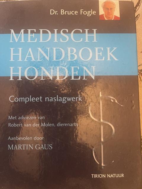 9789052107035-Medisch-handboek-honden
