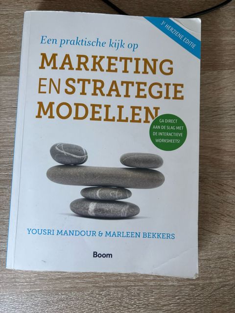 9789058754530-Een-praktische-kijk-op-marketing-en-strategiemodellen