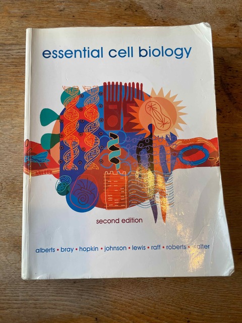 9780815334811-Essential-Cell-Biology-%5BWith-WCDROM%5D