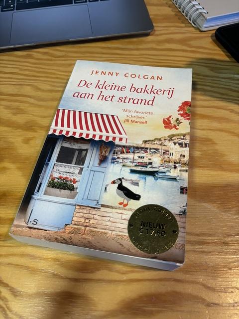 9789024585427-De-kleine-bakkerij-aan-het-strand
