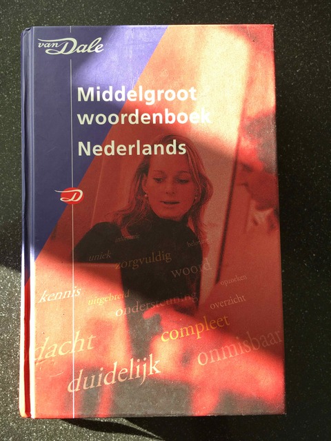 9789066482807-Van-Dale-Middelgroot-woordenboek-Nederlands