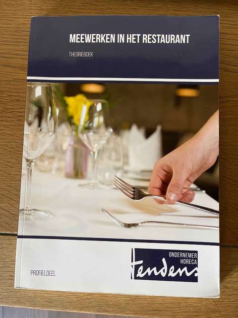 9789037228816-Meewerken-in-het-restaurant