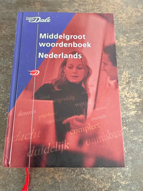 9789066482807-Van-Dale-Middelgroot-woordenboek-Nederlands