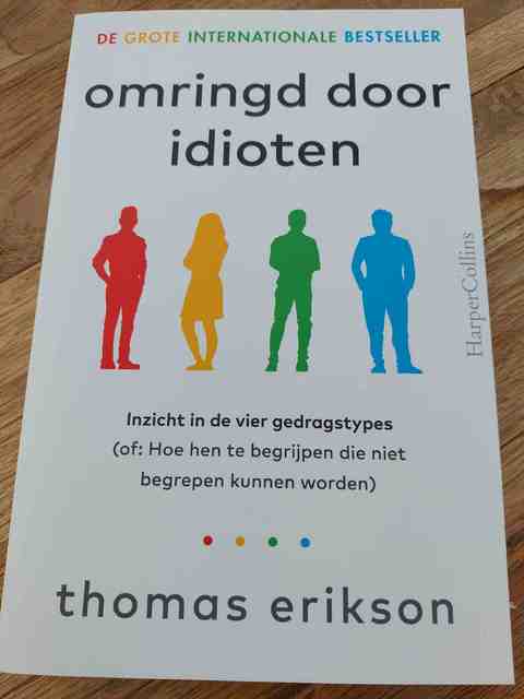 9789402713121-omringf-door-idioten