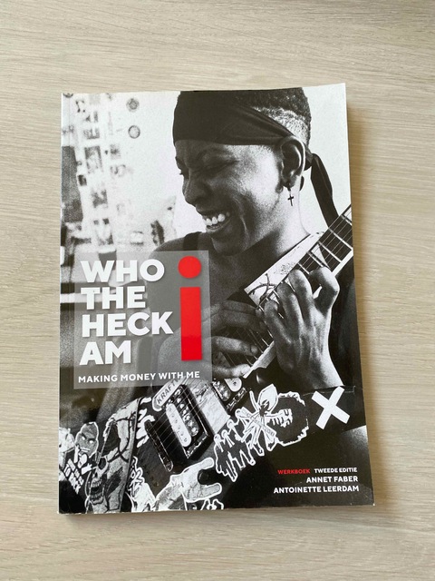 9789090345529-WHO-THE-HECK-AM-I