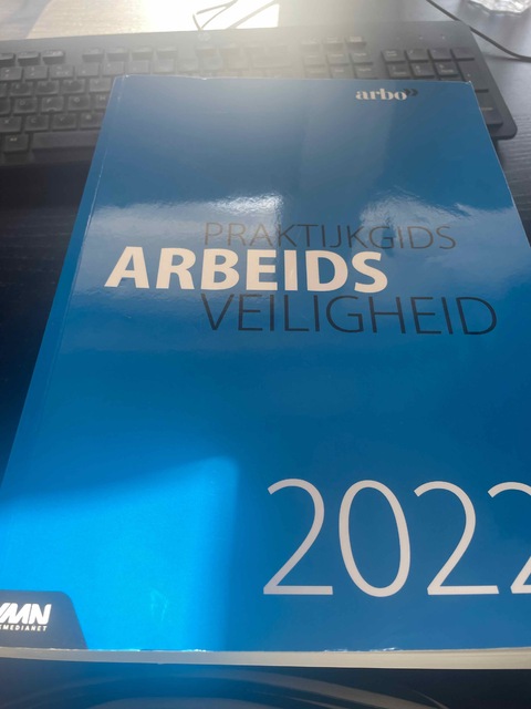 9789462157446-Praktijkgids-arbeidsveiligheid-2022