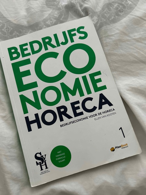 9789052113494-Bedrijfseconomie-voor-de-horeca-1