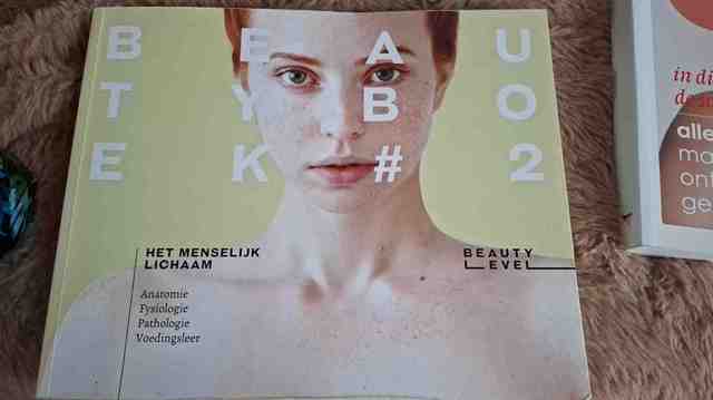 9789492548207-Beauty-Level-Beautyboek-%232