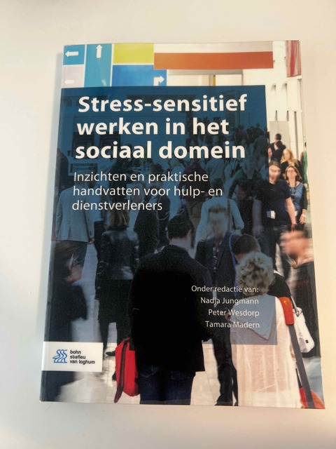 9789036824323-Stress-sensitief-werken-in-het-sociaal-domein