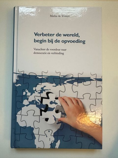 9789088501876-Verbeter-de-wereld-begin-bij-de-opvoeding