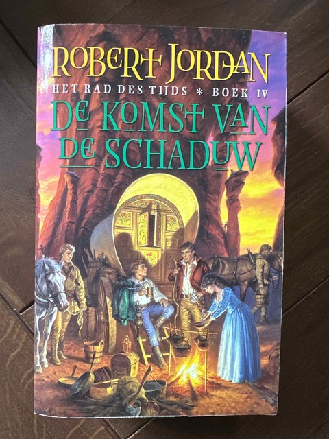 9789024541072-Het-rad-des-tijds-4-De-komst-van-de-schaduw