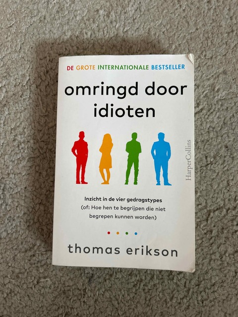 9789402710236-Omringd-door-idioten