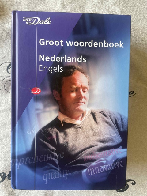 9789460771811-Van-Dale-Groot-woordenboek-Nederlands-Engels