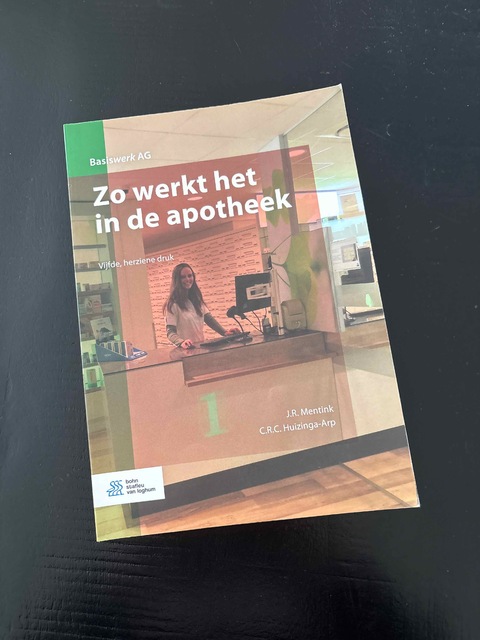 9789036824828-Zo-werkt-het-in-de-apotheek