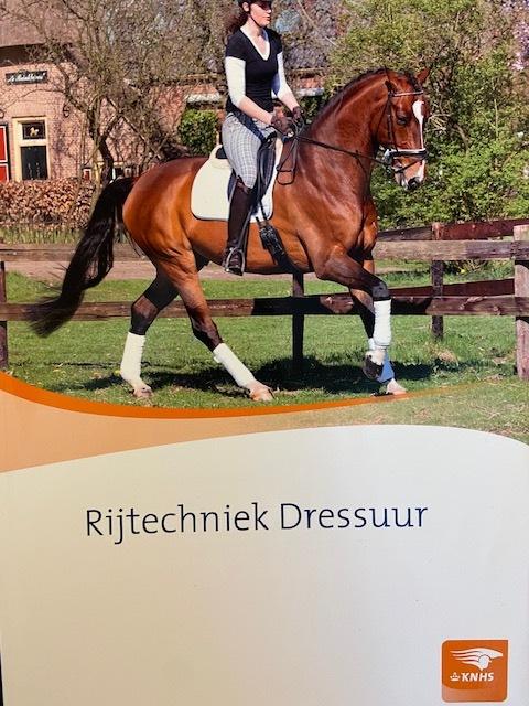 9789083036922-Rijtechniek-dressuur