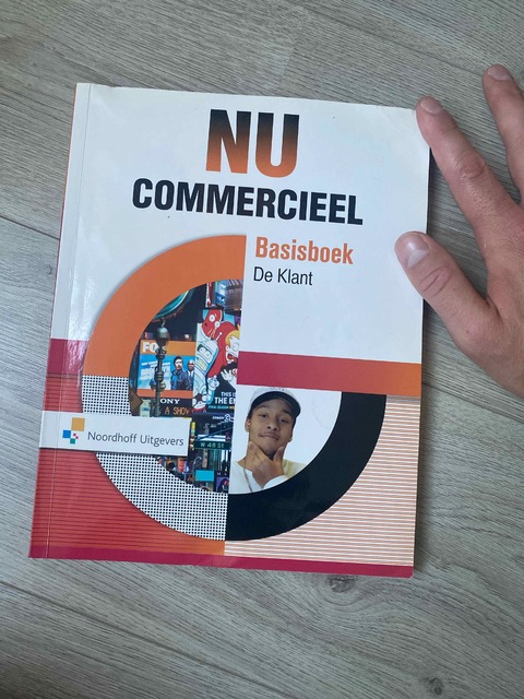 9789001845018-NU-Commercieel-basisboek-de-klant-Leerboek