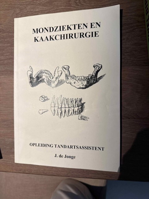 9789080397996-Mondziekten-en-kaakchirurgie