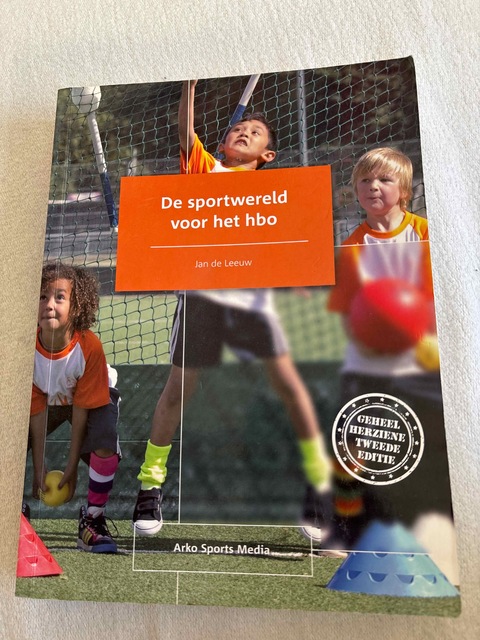 9789054722816-De-sportwereld-voor-het-hbo