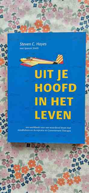 9789057122279-Uit-je-hoofd-in-het-leven