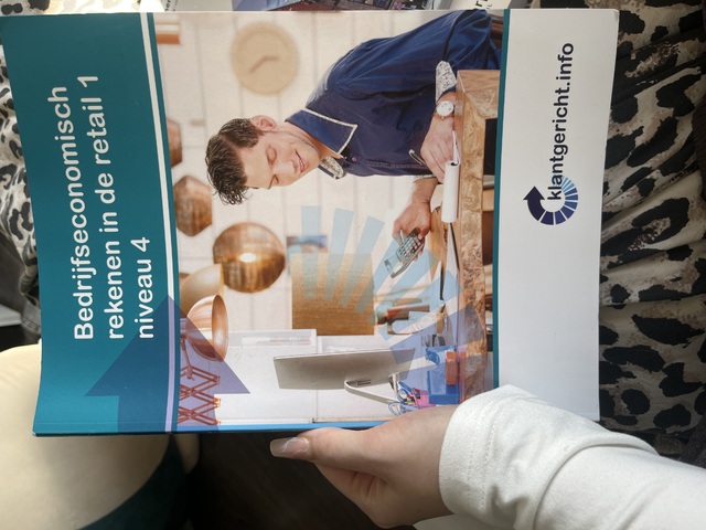 9789037231786-Bedrijfseconomisch-rekenen-in-de-retail-1-niveau-4