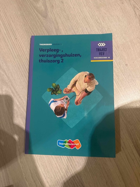 9789006910261-Verpleeg-verzorgingshuizen-thuiszorg-2-niveau-3-Theorieboek