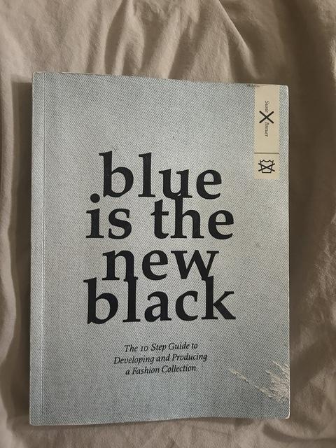 9789063693404-Blue-is-the-new-black