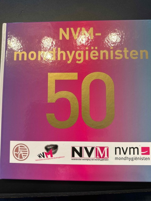 9789082705904-NVM-mondhygienisten-50-jaar