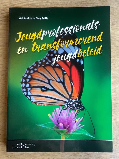 9789046905708-Jeugdprofessionals-en-transformerend-jeugdbeleid