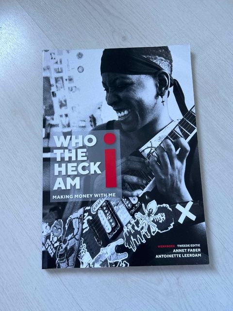 9789090345529-WHO-THE-HECK-AM-I