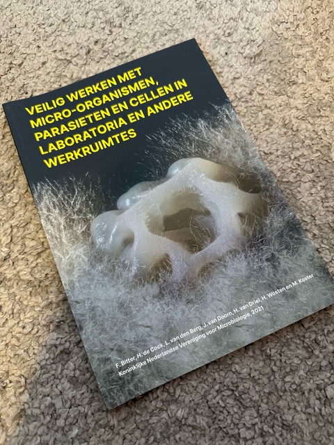 9789082510539-veilig-werken-met-micro-organismen-parasieten-en-cellen-in-laba
