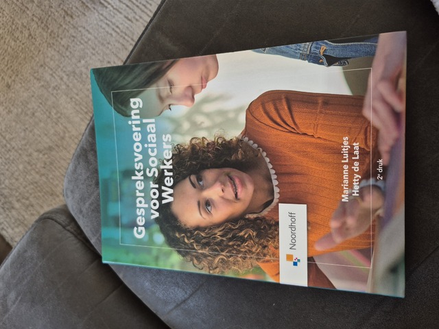 9789001299903-Gespreksvoering-voor-Sociaal-Werkers