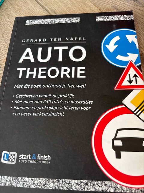 9789082782301-Auto-Theorieboek-Rijbewijs-B-2019--Start-Finish-lesmethode-950-oefenvragen