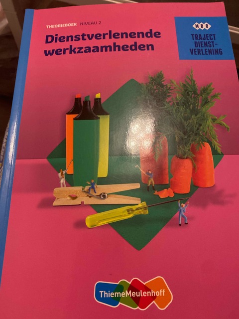 9789006071030-Dienstverlenende-werkzaamheden-niveau-2-Theorieboek