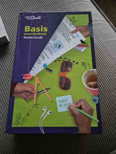 9789460772887-Van-Dale-Basiswoordenboek-Nederlands