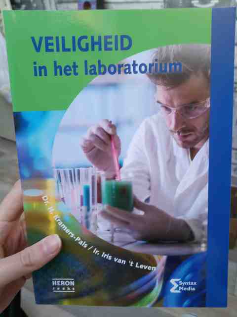 9789491764387-Veiligheid-in-het-laboratorium