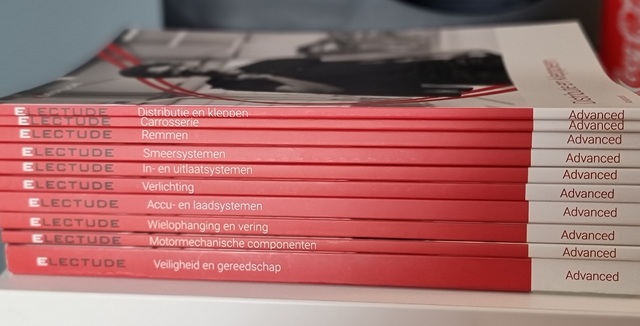 9789493286436-in-en-uitlaatsysteem