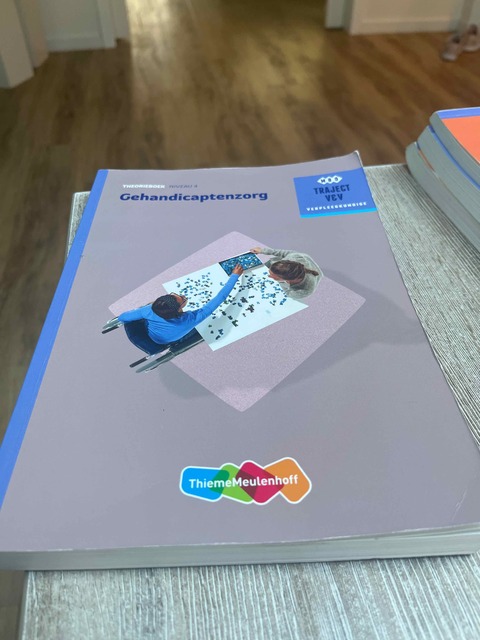 9789006910452-Gehandicaptenzorg-Niveau-4-Theorieboek