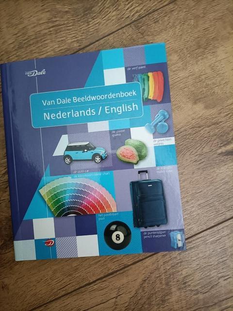 9789460771965-Van-Dale-Beeldwoordenboek-NederlandsEnglish