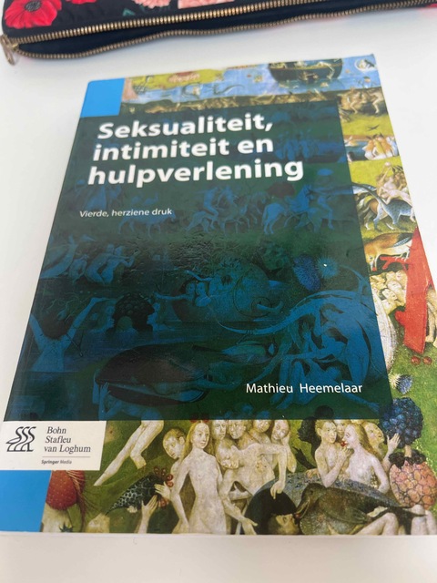 9789036803045-Seksualiteit-intimiteit-en-hulpverlening