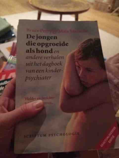 9789463192088-De-jongen-die-opgroeide-als-hond-geactualiseerde-editie