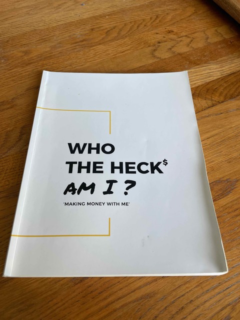 9789463232586-Who-the-heck-am-I