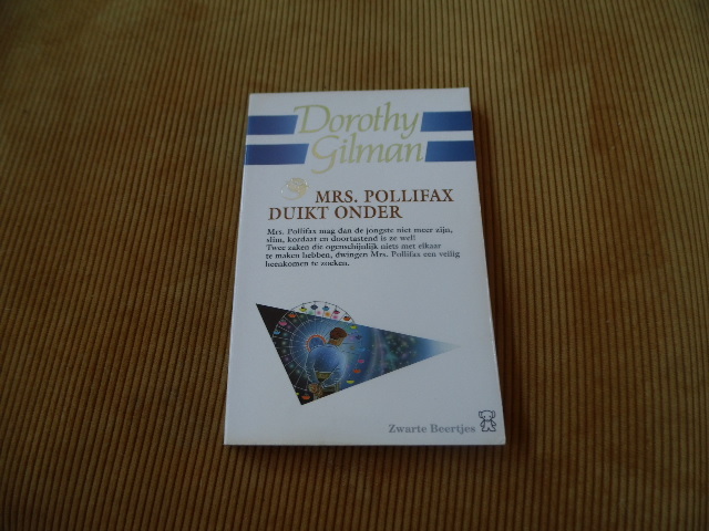 9789044925425-Mrs-Pollifax-duikt-onder