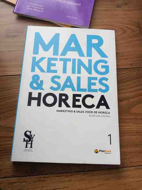 9789074625579-Marketing-Sales-voor-de-horeca-1