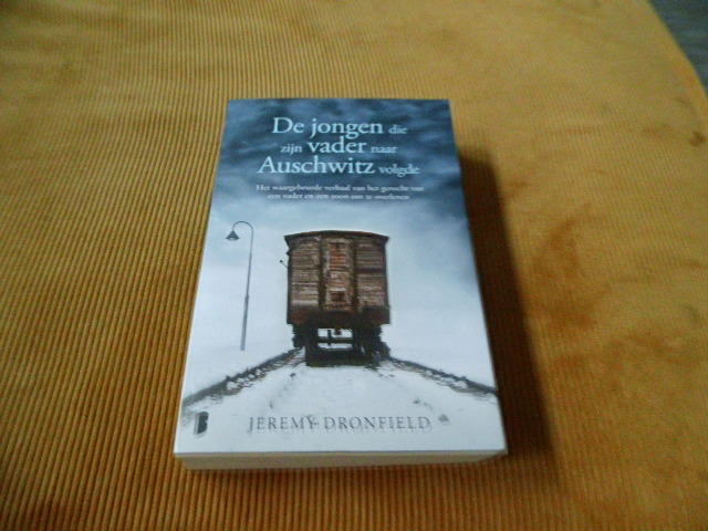 9789022586075-De-jongen-die-zijn-vader-naar-Auschwitz-volgde