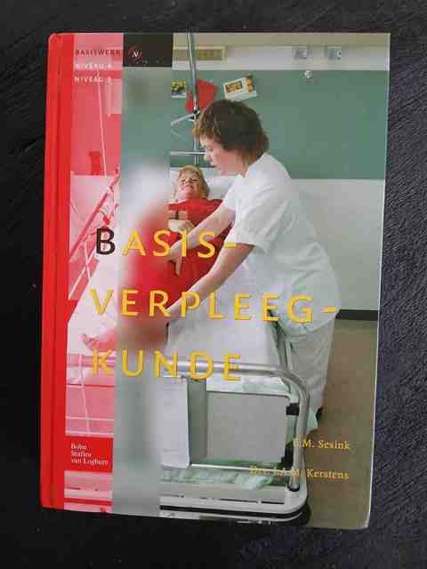 9789031346851-Basisverpleegkunde-basiswerk-VV-niveau-4-en-5