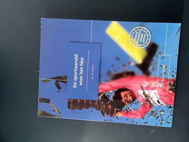 9789054724117-De-sportwereld-voor-het-hbo