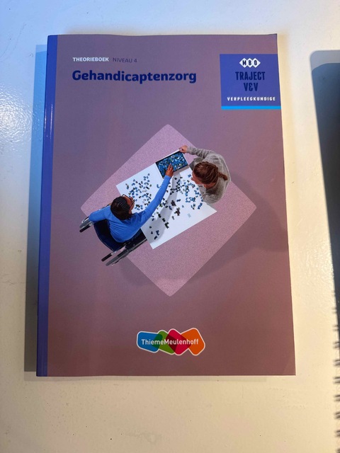 9789006910452-Gehandicaptenzorg-Niveau-4-Theorieboek